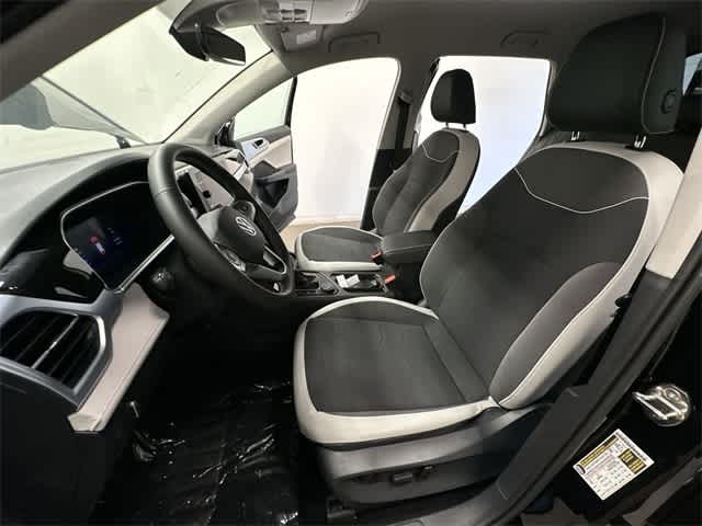 Thumbnail: 2025 Volkswagen Taos - 17