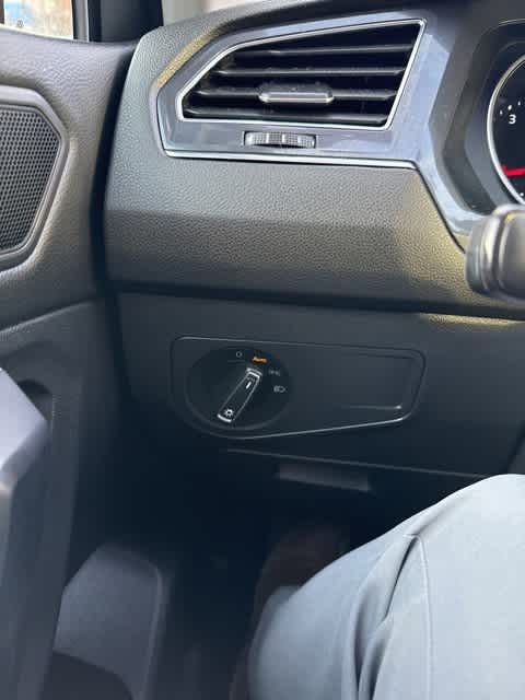 Thumbnail: 2021 Volkswagen Tiguan - 18