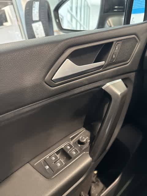 Thumbnail: 2021 Volkswagen Tiguan - 17