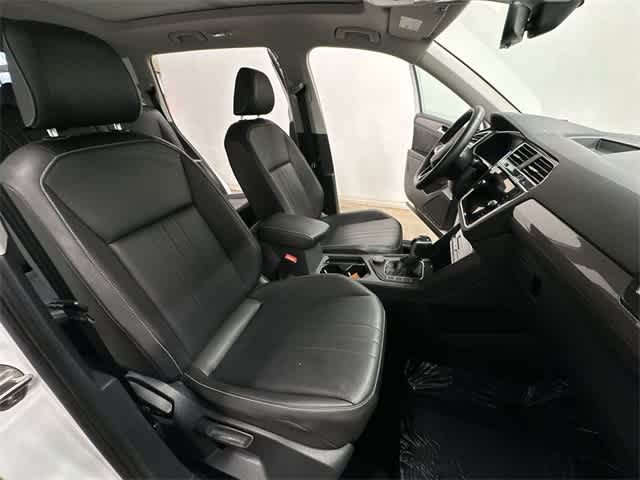 Thumbnail: 2022 Volkswagen Tiguan - 24