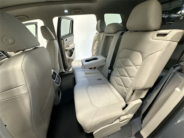 2025 Volkswagen Atlas SE 18