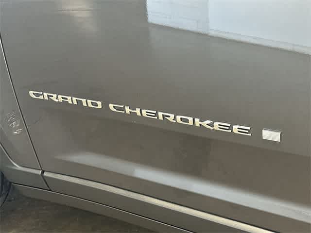 Thumbnail: 2022 Jeep Grand Cherokee - 32