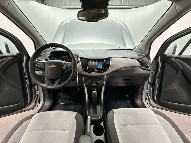 Thumbnail: 2017 Chevrolet Trax - 17