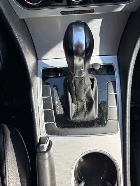 Thumbnail: 2013 Volkswagen Passat - 21
