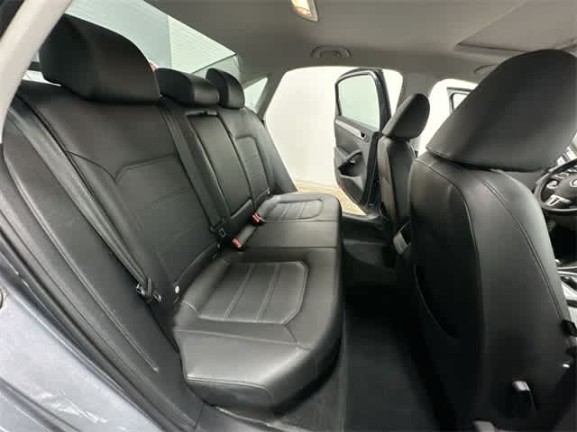 Thumbnail: 2012 Volkswagen Passat - 21