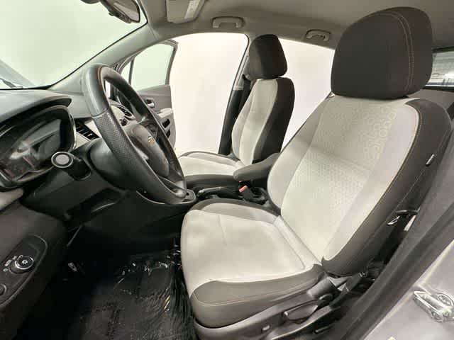 Thumbnail: 2017 Chevrolet Trax - 14