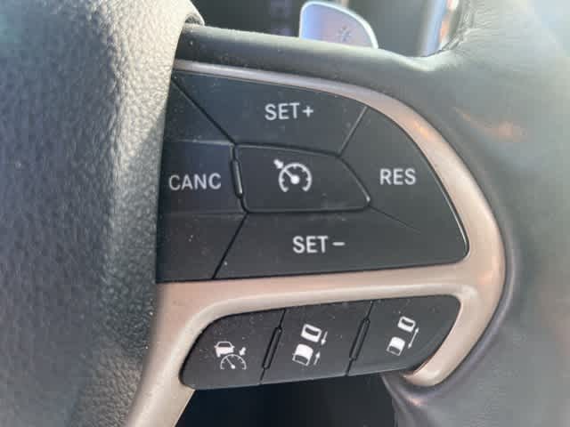 Thumbnail: 2015 Jeep Grand Cherokee - 17