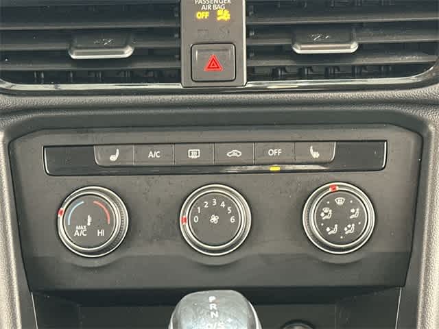 Thumbnail: 2022 Volkswagen Taos - 15