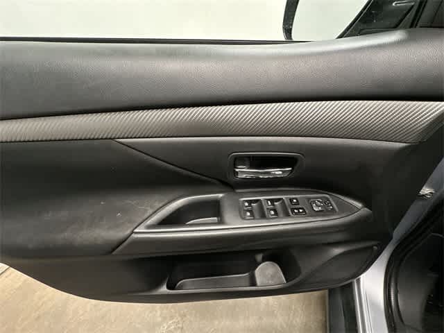 Thumbnail: 2016 Mitsubishi Outlander - 17