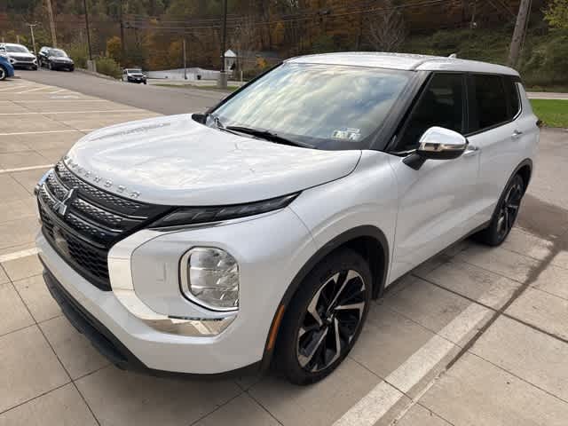 Thumbnail: 2022 Mitsubishi Outlander - 1