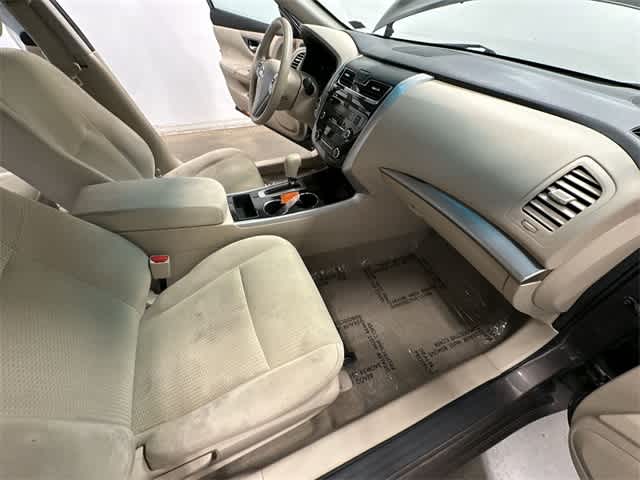 Thumbnail: 2014 Nissan Altima - 18