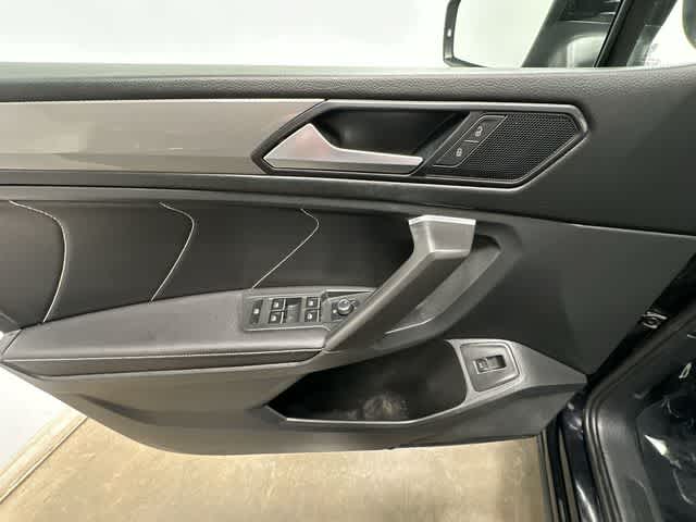 Thumbnail: 2022 Volkswagen Tiguan - 18