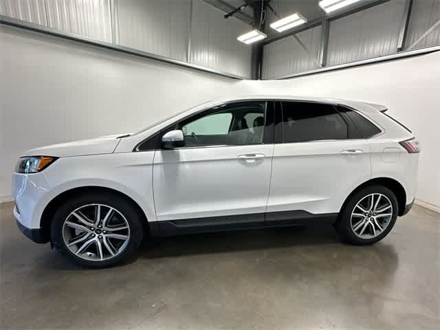 2024 Ford Edge Titanium photo 2