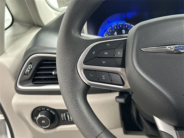 Thumbnail: 2018 Chrysler Pacifica - 8