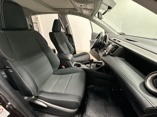 Thumbnail: 2016 Toyota RAV4 - 21