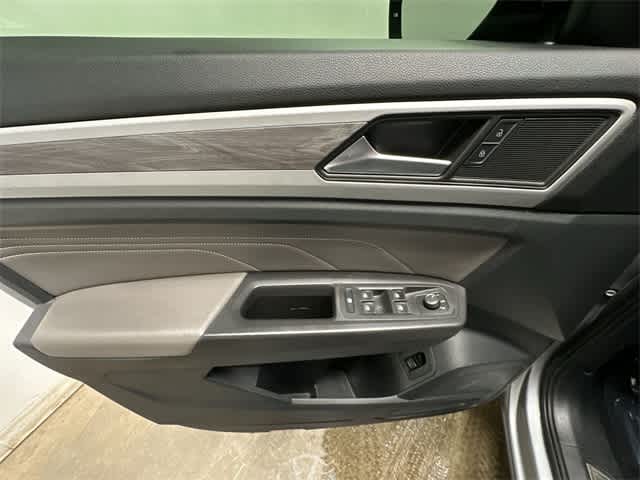 Thumbnail: 2022 Volkswagen Atlas - 18