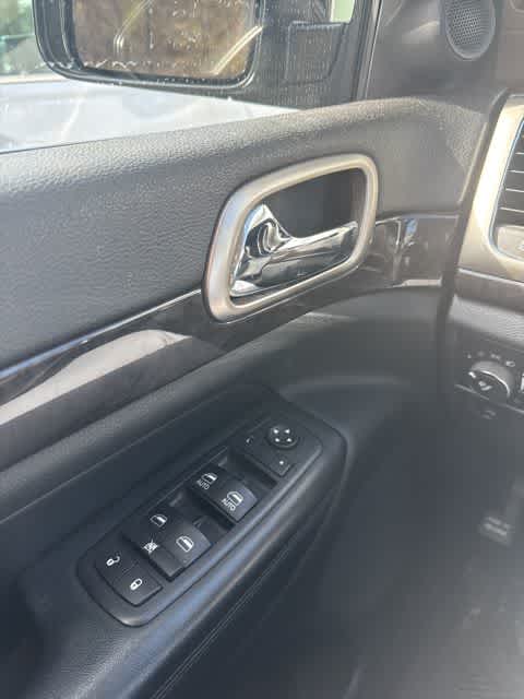 Thumbnail: 2012 Jeep Grand Cherokee - 18