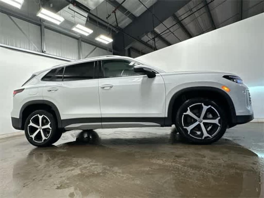 New 2026 Volkswagen Tiguan 2.0T SE SUV