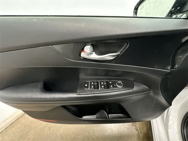 Thumbnail: 2023 Kia Forte - 19