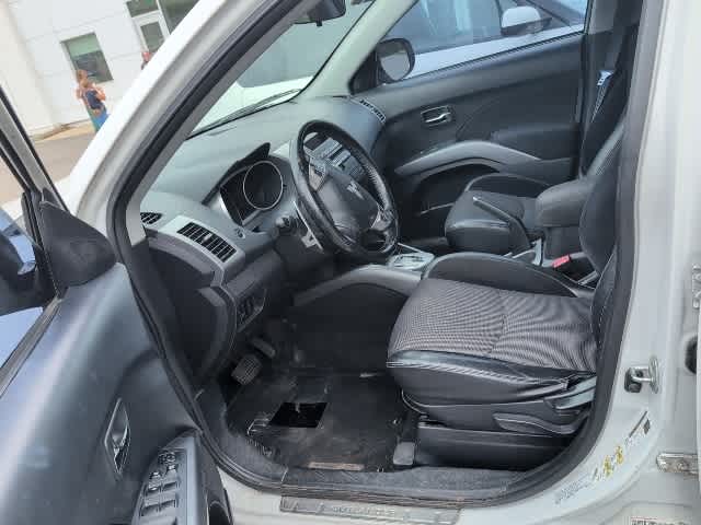 Thumbnail: 2010 Mitsubishi Outlander - 13