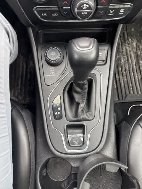 Thumbnail: 2020 Jeep Cherokee - 21