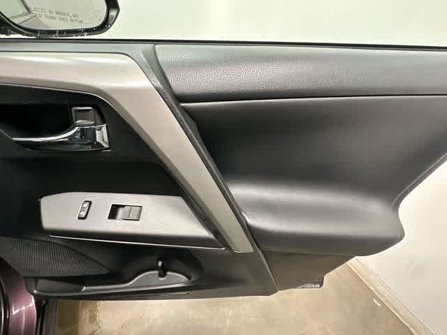 Thumbnail: 2016 Toyota RAV4 - 22