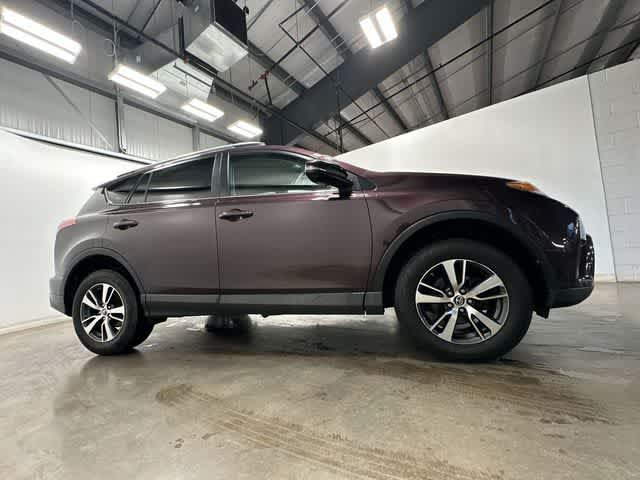 Thumbnail: 2016 Toyota RAV4 - 3