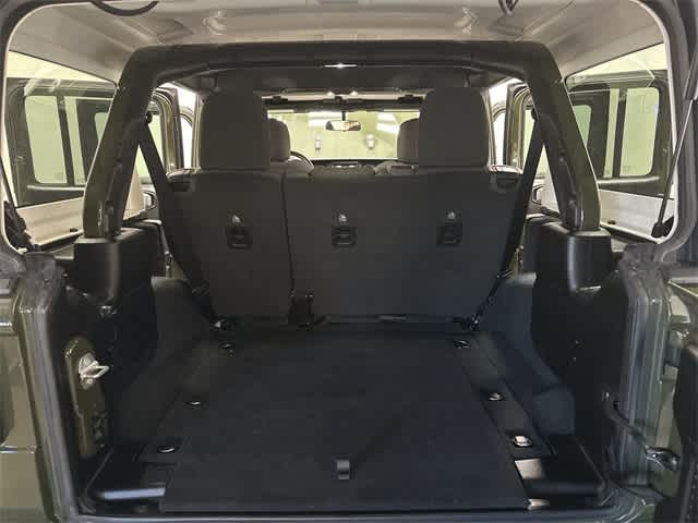 Thumbnail: 2022 Jeep Wrangler - 25