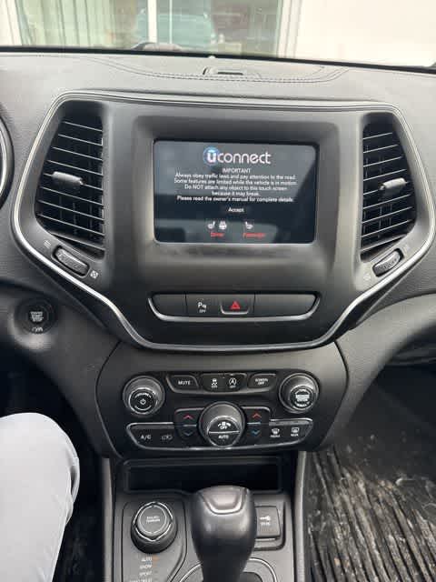 Thumbnail: 2020 Jeep Cherokee - 20