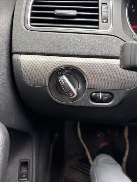 Thumbnail: 2017 Volkswagen Jetta - 18