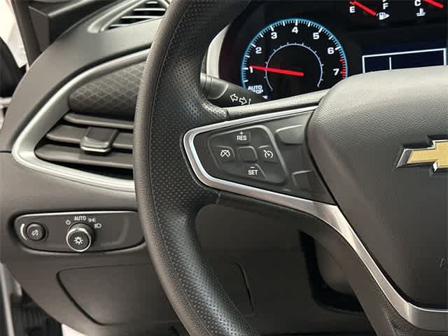 Thumbnail: 2022 Chevrolet Malibu - 8