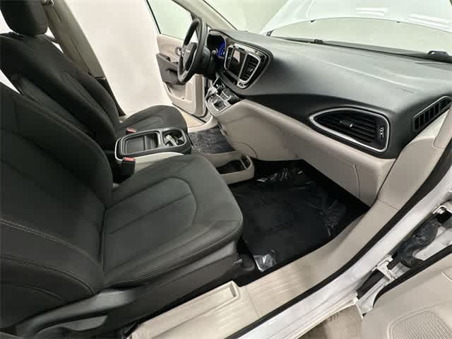Thumbnail: 2018 Chrysler Pacifica - 22