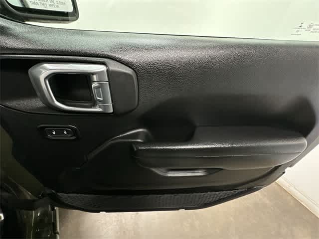 Thumbnail: 2022 Jeep Wrangler - 23