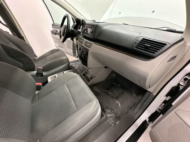 Thumbnail: 2013 Volkswagen Routan - 13