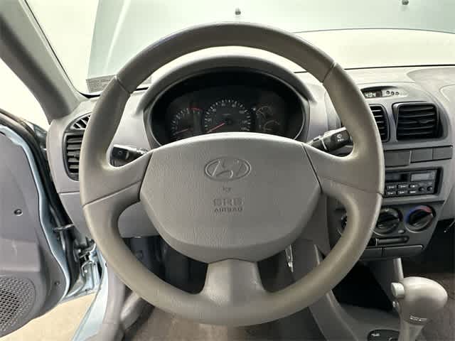 2003 Hyundai Accent  7