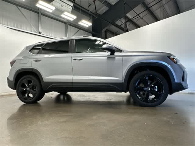 Thumbnail: 2025 Volkswagen Taos - 3