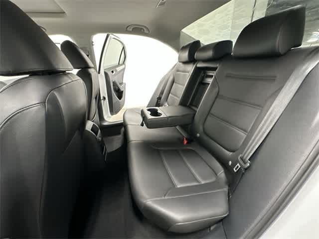 Thumbnail: 2017 Volkswagen Jetta - 18