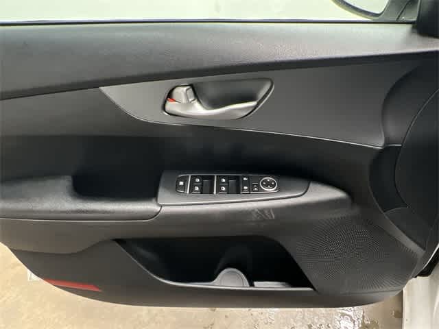 Thumbnail: 2020 Kia Forte - 16