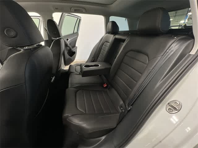 Thumbnail: 2015 Volkswagen e-Golf - 19