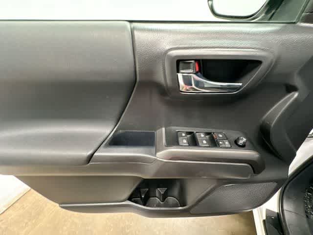 Thumbnail: 2022 Toyota Tacoma - 17