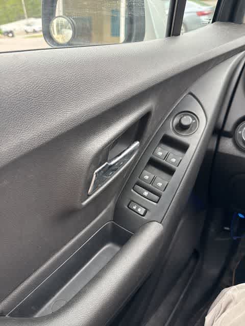 Thumbnail: 2016 Chevrolet Trax - 18