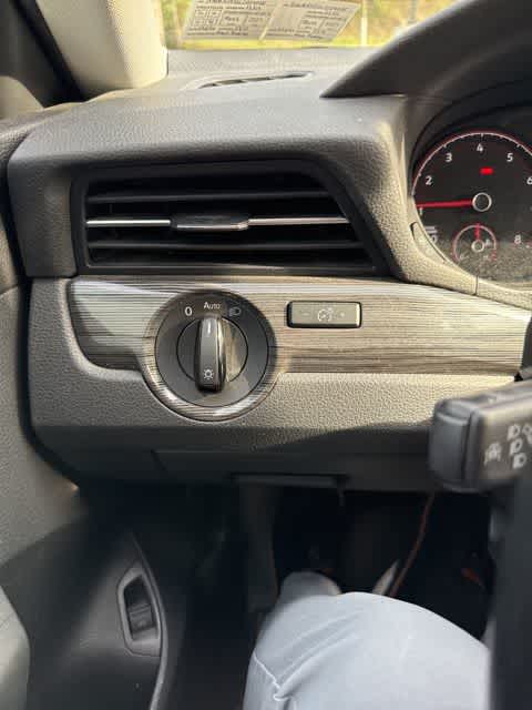 Thumbnail: 2020 Volkswagen Passat - 18