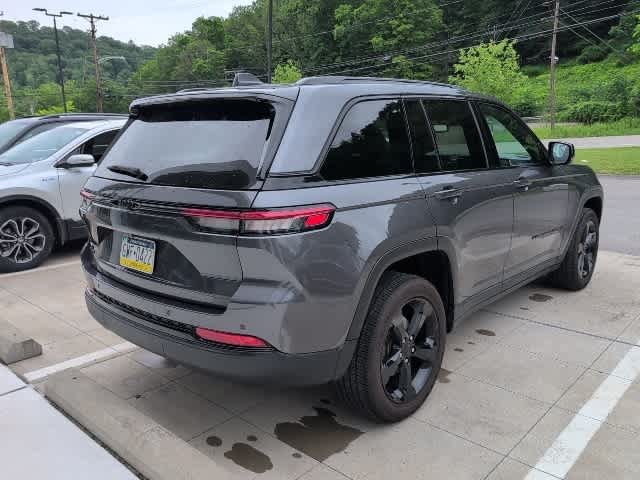 Thumbnail: 2023 Jeep Grand Cherokee - 4