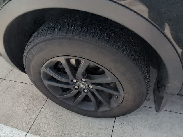 Thumbnail: 2018 Land Rover Discovery Sport - 12