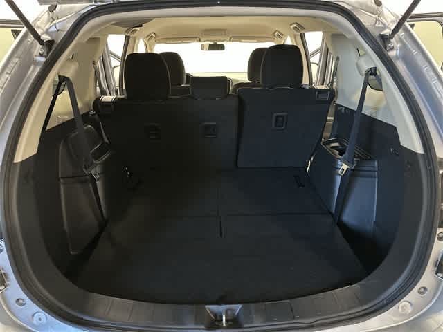 Thumbnail: 2016 Mitsubishi Outlander - 26