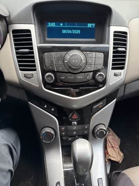 2013 Chevrolet Cruze LS 17