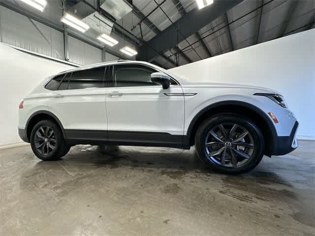 Thumbnail: 2023 Volkswagen Tiguan - 3