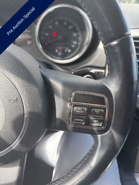 Thumbnail: 2012 Jeep Grand Cherokee - 15