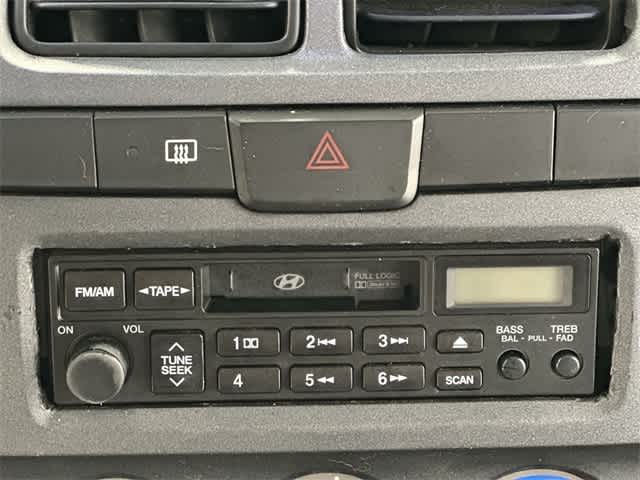 2003 Hyundai Accent  8