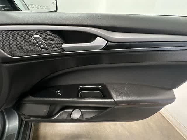 Thumbnail: 2015 Ford Fusion - 21